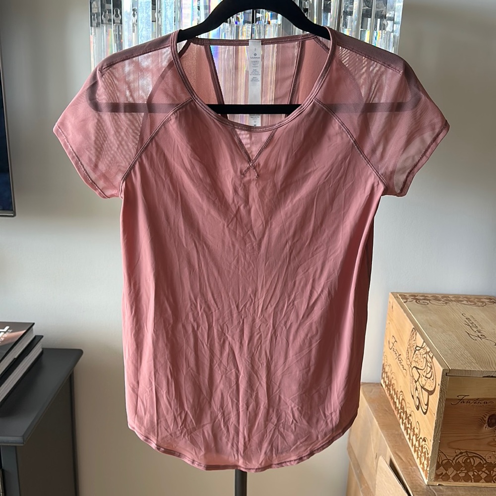 New w/o tags pink lululemon mauve sheer paneled Tee w/slit in back sz2 - Picture 1 of 6